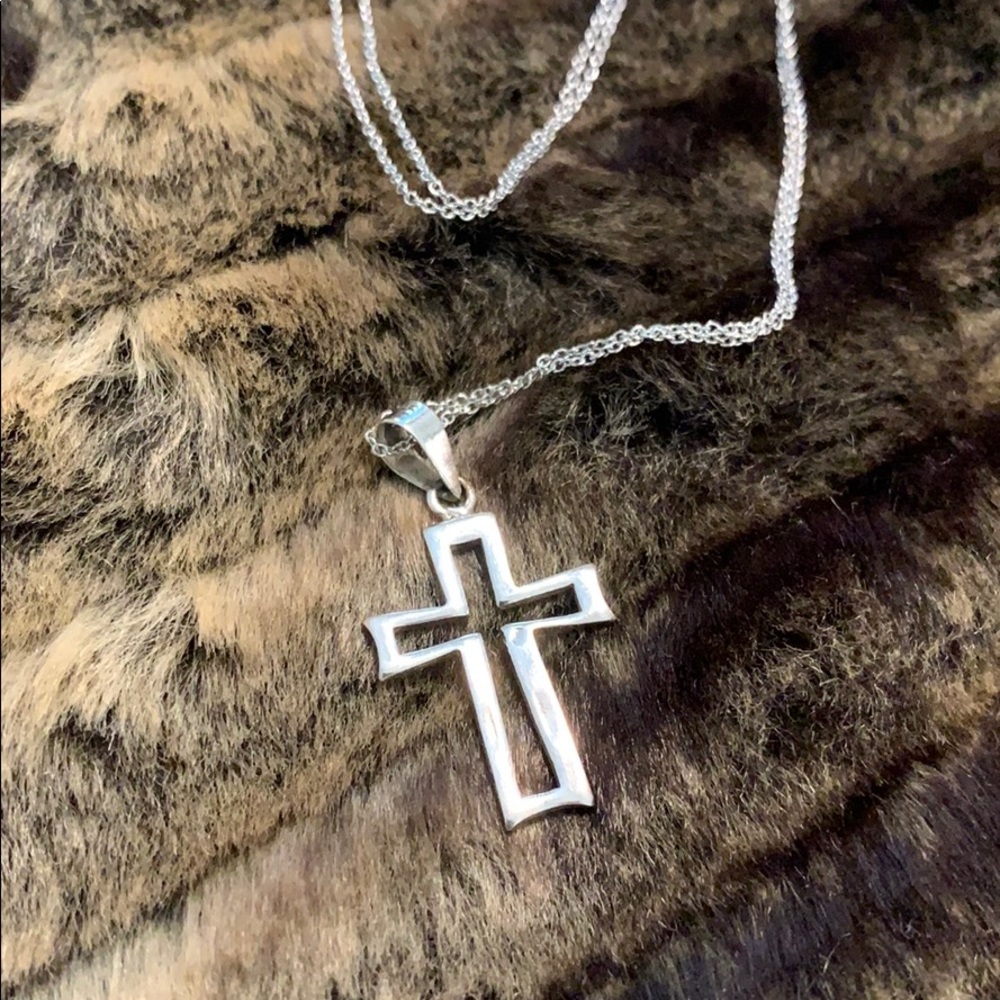 Sweet sterling silver cross/chain 18 inches. #A57 - Picture 2 of 3